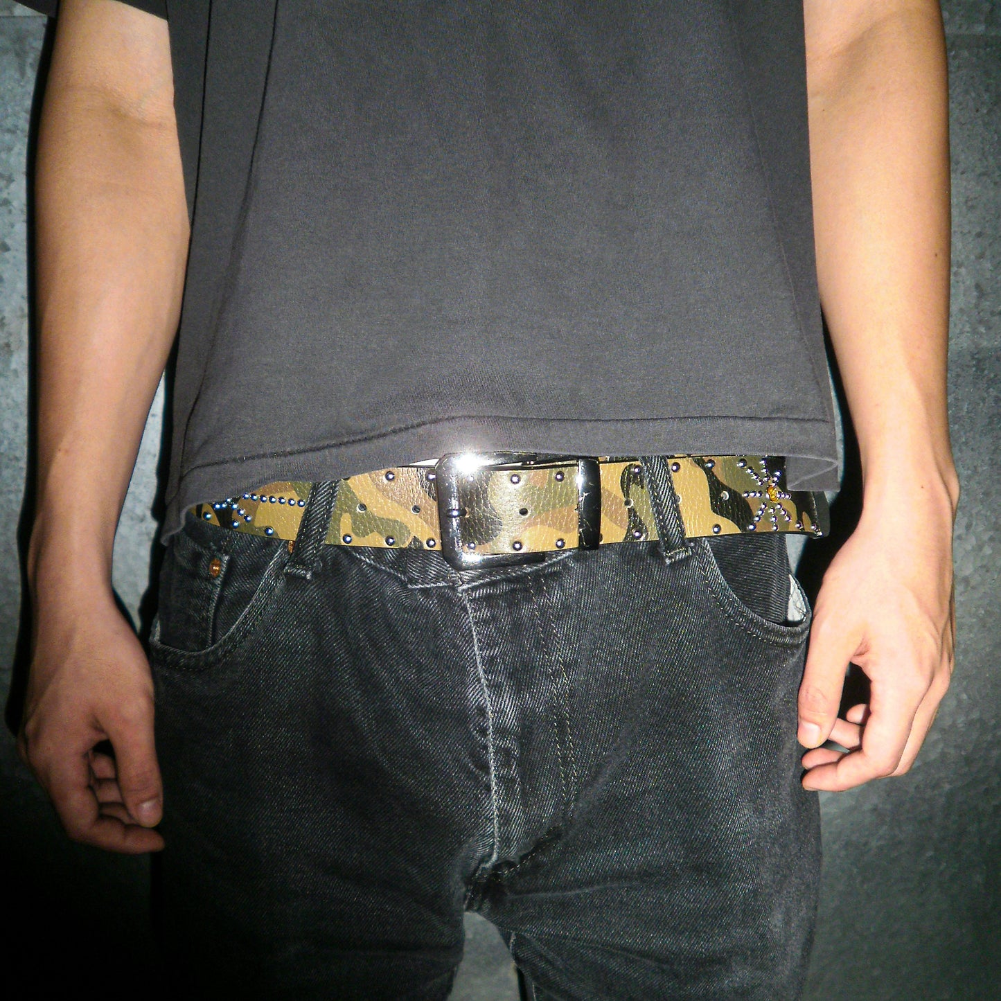 STUDDED CAMO COWHIDE BELT IN GREEN