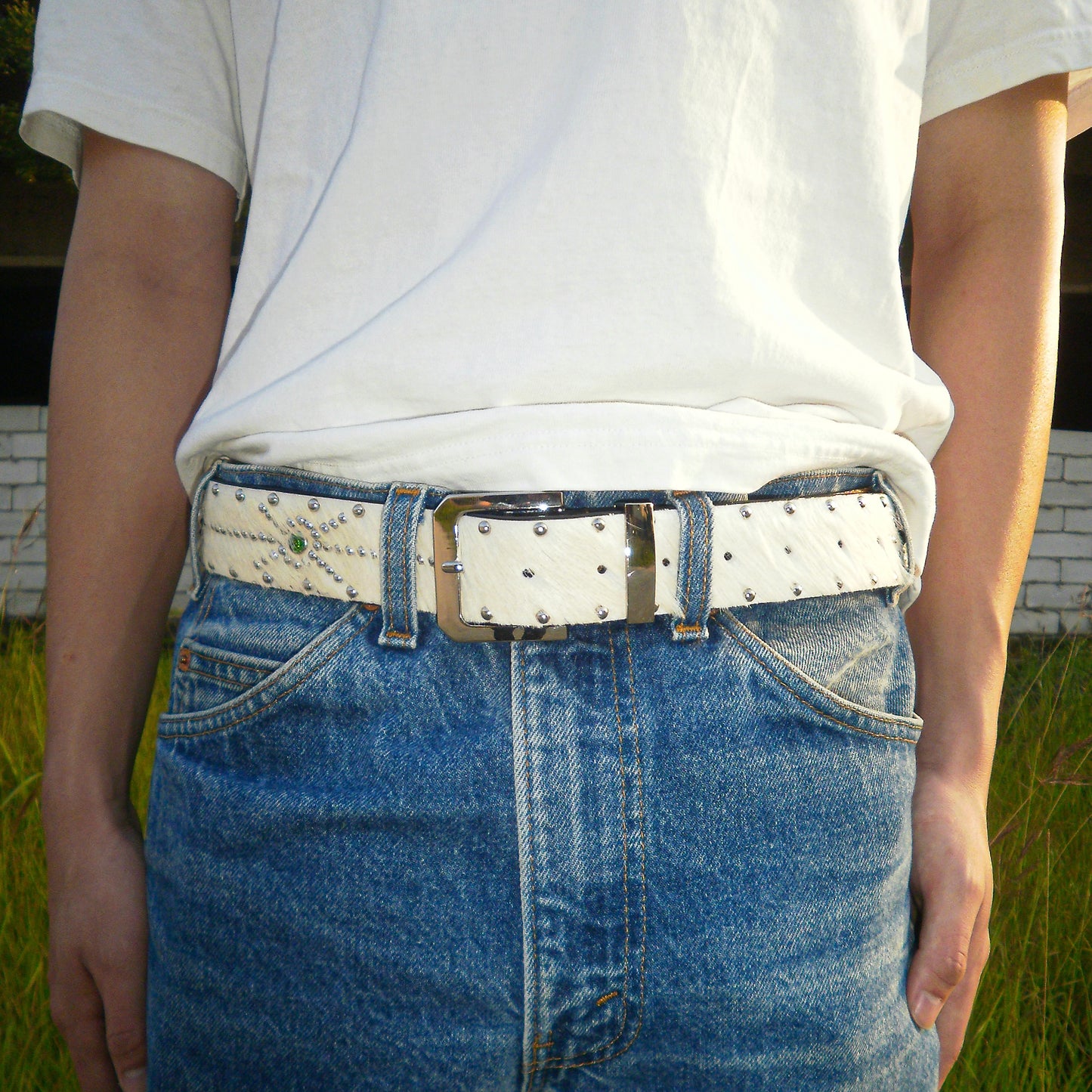 STUDDED PONY HAIR BELT IN TAN/WHITE