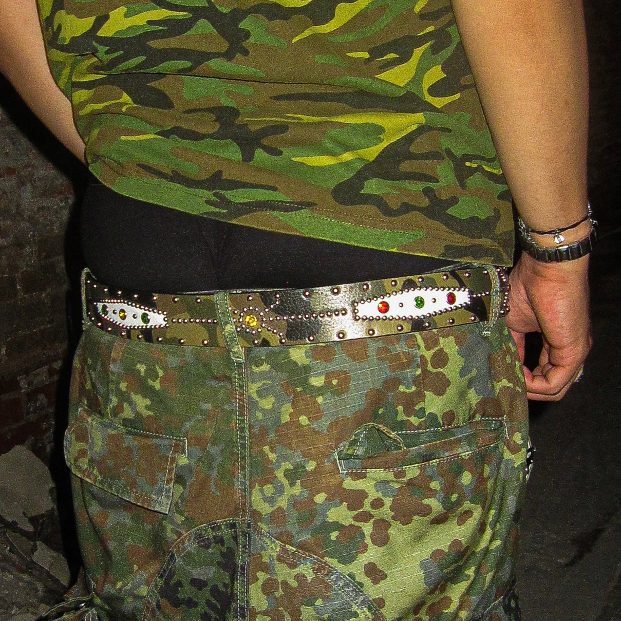 STUDDED CAMO COWHIDE BELT IN GREEN